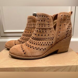 Sofft Sallie Perforated Tan Ankle Bootie 7.5